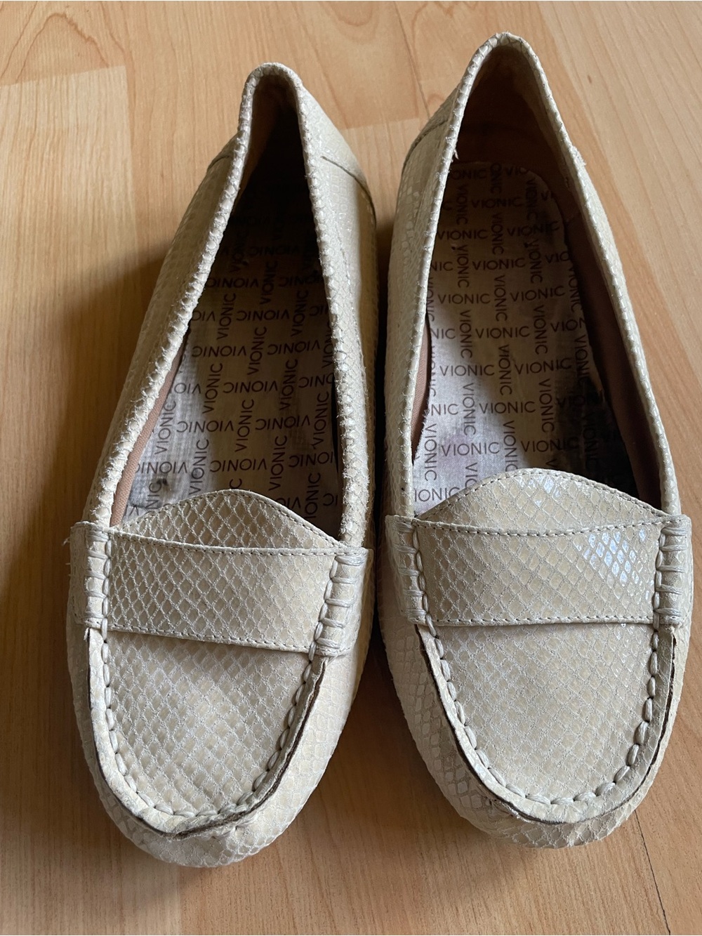 Vionic Women's Beige  Penny Loafers Size 5